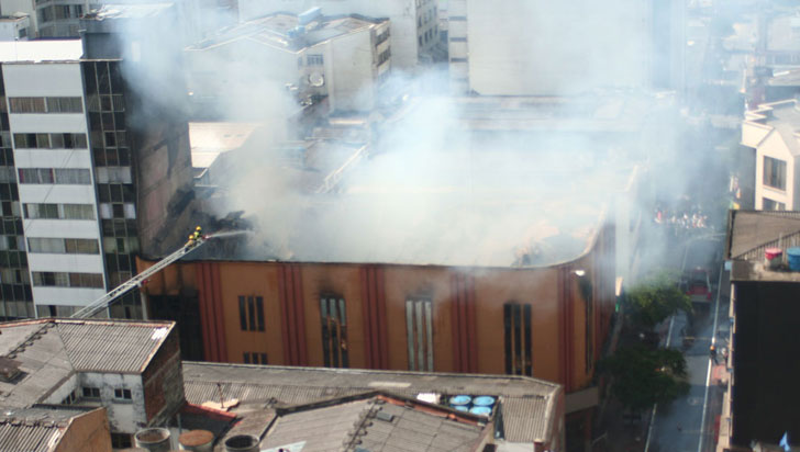 AsÃ­ fue el incendio que devorÃ³ al Teatro Yanuba en febrero de 2008