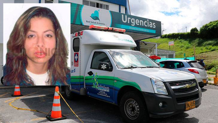 Mujer muere tras golpearse con pasamanos en un bus 
