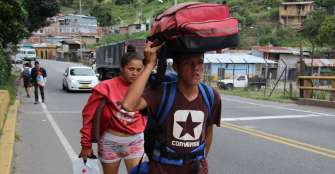 MÃ¡s de 200.000 personas cruzaron la frontera colombo-venezolana en tres dÃ­as