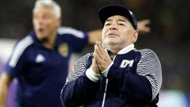 Internan a Diego Maradona en clínica de Argentina