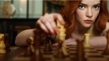 “Gambito de dama”, la novela que bebe del maridaje entre ajedrez y literatura