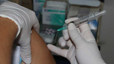 OMS no logra objetivo de iniciar la vacunación en todo el mundo en 100 días