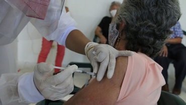 Mayores de 65 años se podrán vacunar contra la Covid-19 sin tener cita previa