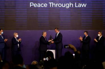 La sociedad colombiana es galardonada con Premio a la Paz y la Libertad