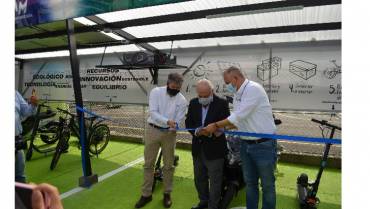 EAM y Edeq presentan la primera Estación de  carga de vehículos eléctricos de 2 ruedas que opera con energía solar