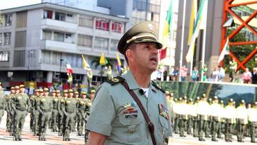 Brigadier general Ramírez Hinestroza nuevo comandante del Esmad