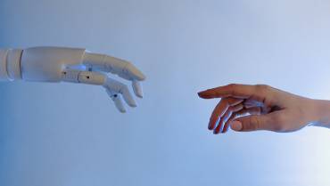¿Más cerca del futuro? Crean 'piel electrónica' que permite a los robots sentir como humanos