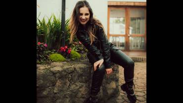 La quindiana Natalia Valencia debuta a lo grande como cantante independiente