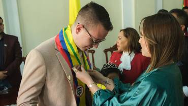 Un quindiano condecorado con la medalla ‘Orquídea de Oro’ en el Congreso de la República