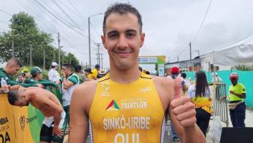 El triatleta que vino desde Hungría a dejar en lo alto del podio al Quindío