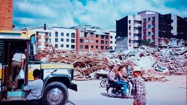 25 años del terremoto del Eje Cafetero.  En Armenia, la tragedia continúa.