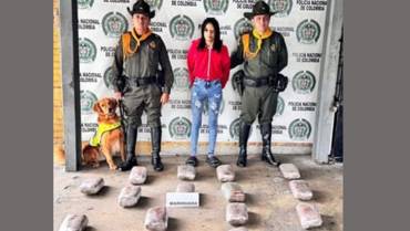 Mujer de nacionalidad extranjera capturada con paquetes de marihuana