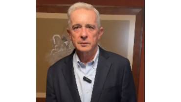 El expresidente Uribe arremete contra senador Iván Cepeda por supuesta donación a testigo
