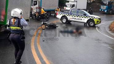 Motociclista perdió la vida tras colisionar con un camión